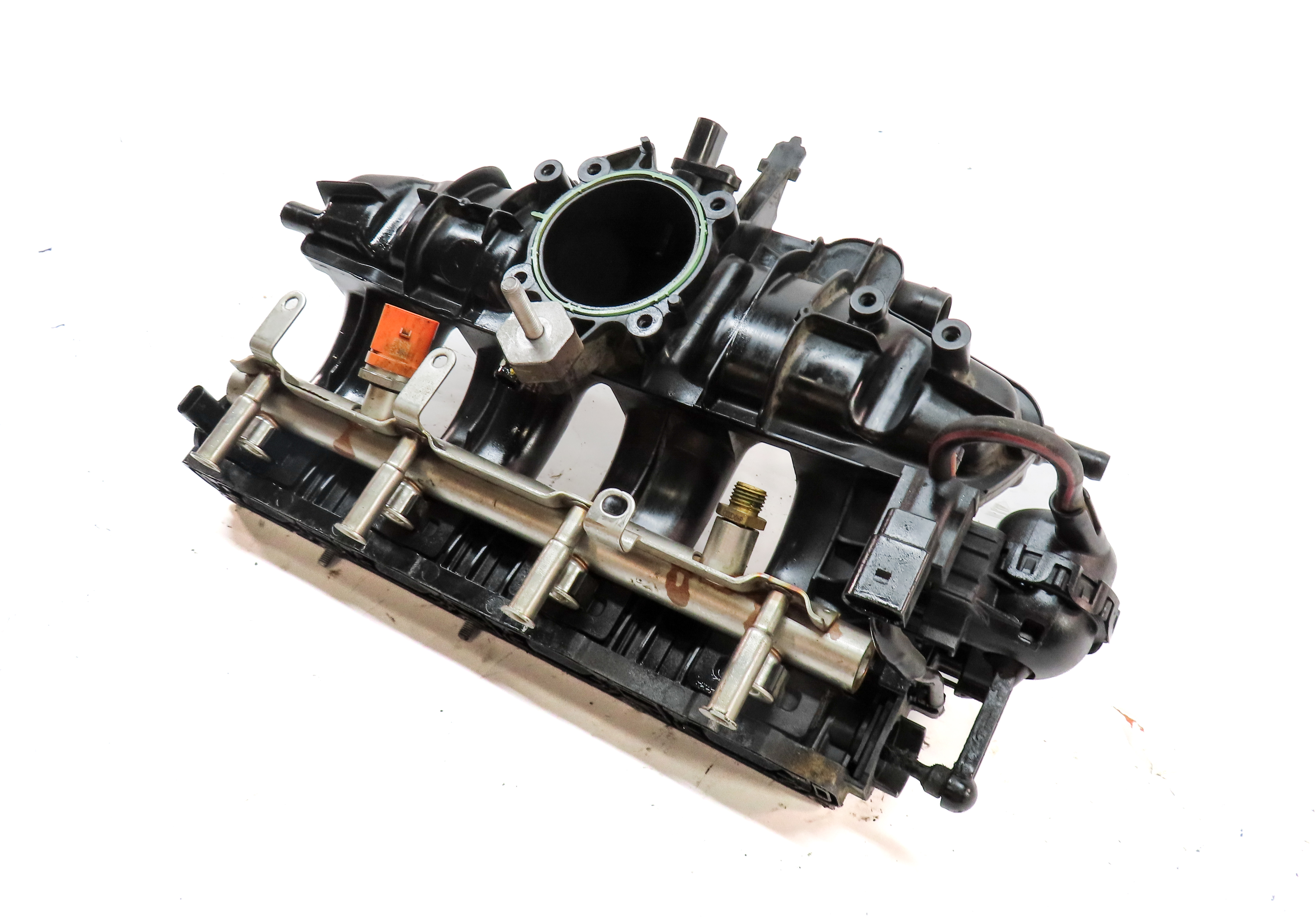 08-18 VW BEETLE JETTA PASSAT AUDI A3 Q3 (8P 8U) 2.0L CCTA CBFA INTAKE MANIFOLD — exact item pictured